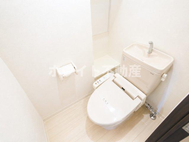 ＪＲ大阪環状線 玉造駅 徒歩5分 9階建 築19年のトイレ写真