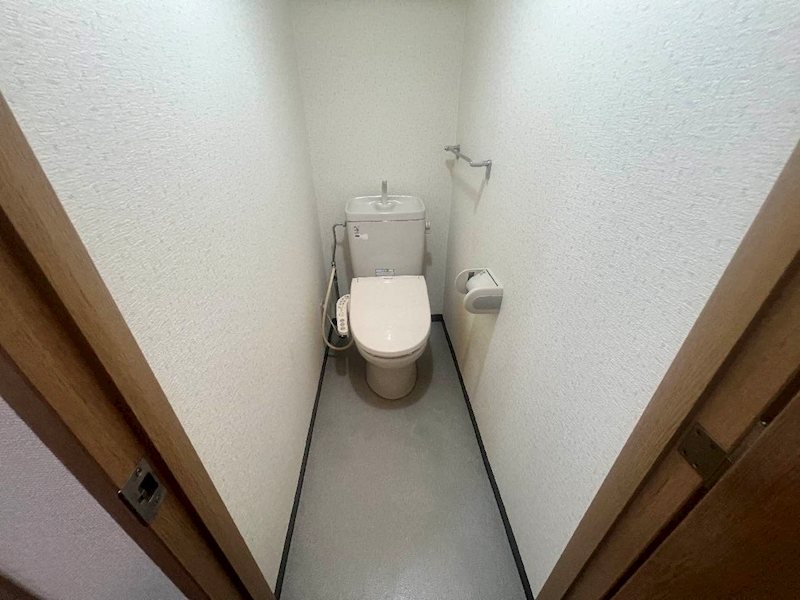 ＪＲ中央線 国分寺駅 徒歩17分 3階建 築27年のトイレ写真