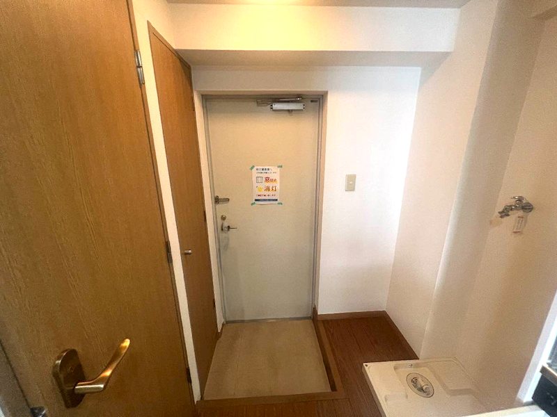 ＪＲ中央線 国分寺駅 徒歩17分 3階建 築27年の玄関写真