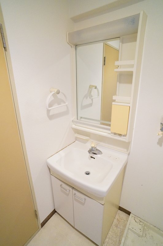 洗面設備　※同タイプ・別部屋の参考写真です