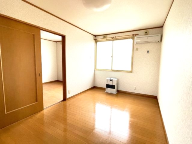 メモリアルハイツ羽白の居間写真