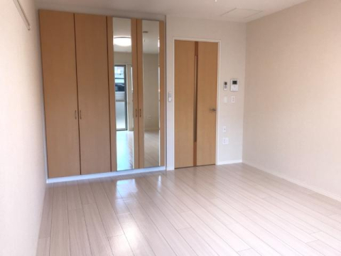 居室・リビング　間口の広い使いやすいお部屋です。