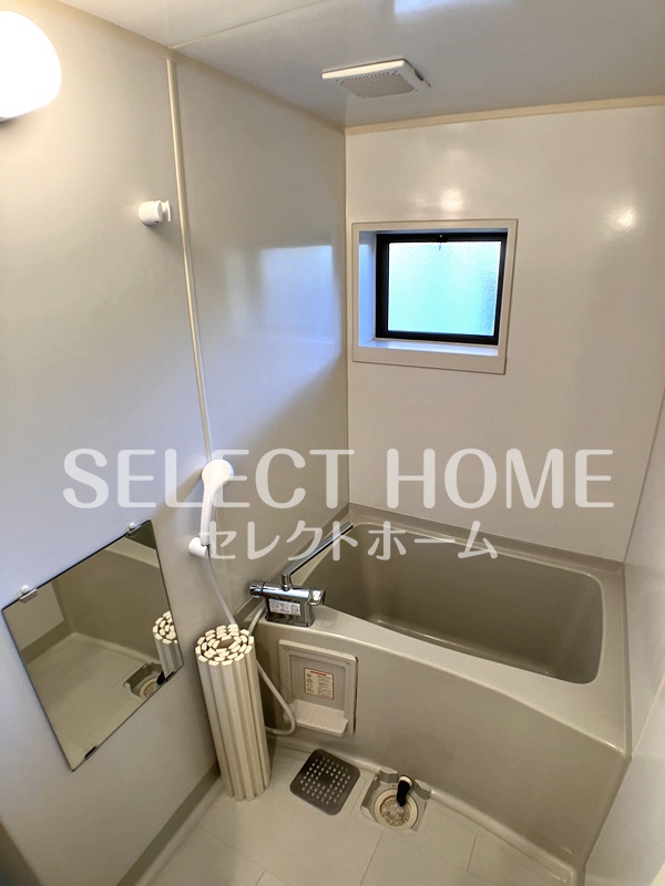 バス・シャワールーム　コンパクトで使いやすいお風呂です