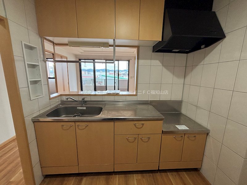 キッチン　※同タイプ別部屋の写真となります。