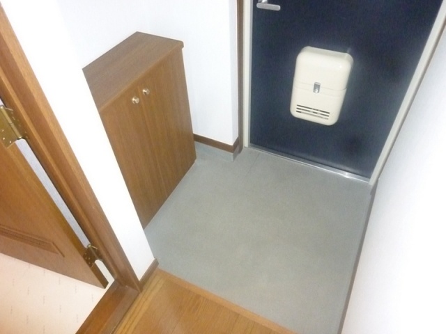 玄関　下駄箱つきで広々♪