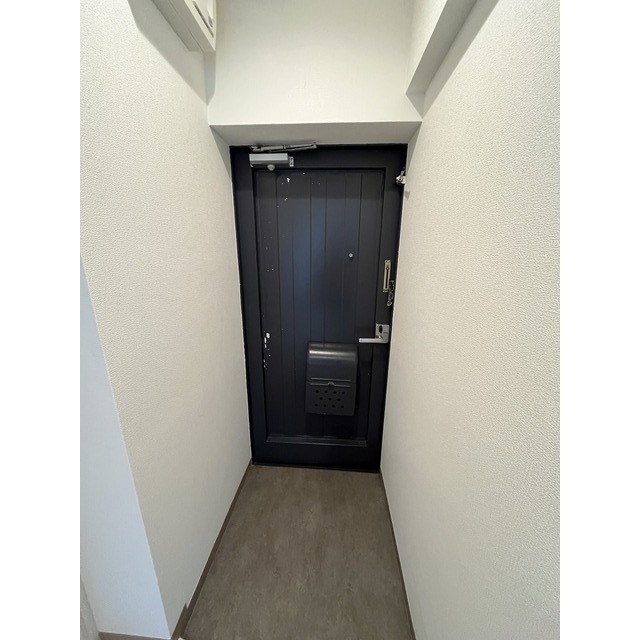 玄関　※写真は１０４号室のものです。