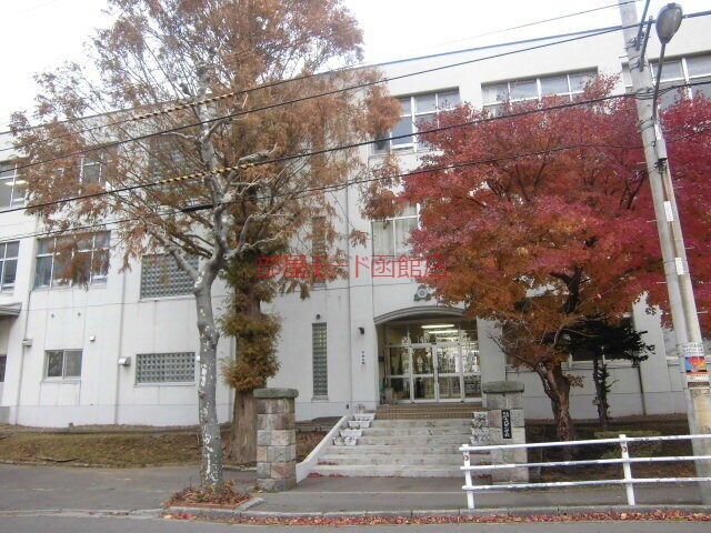 小学校　函館市立千代田小学校（小学校）まで446m