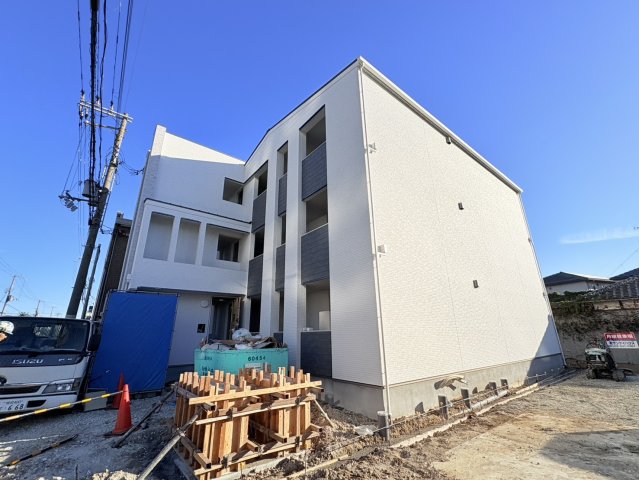 建物外観　西103号　真中102号　東101号