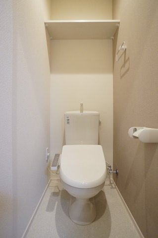 トイレ　暖房洗浄便座付きトイレです。