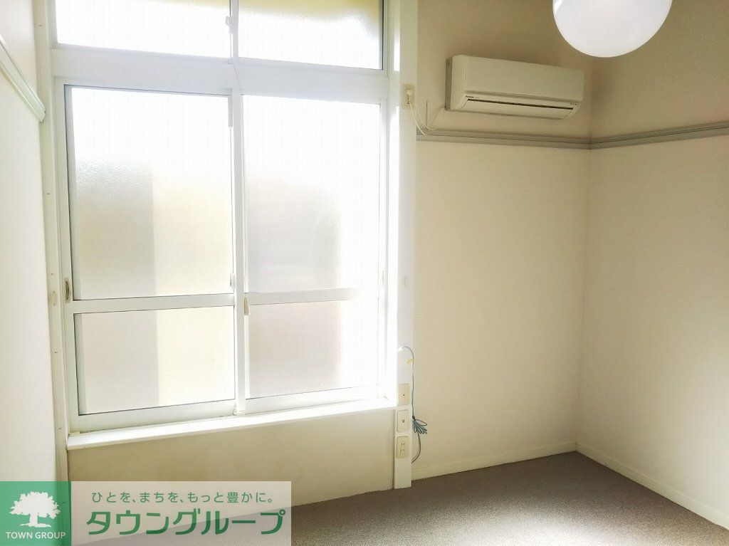 居室・リビング　1階のお部屋です。同タイプの写真です。