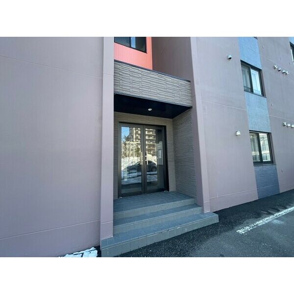 エントランス　コンパクトで使いやすいトイレです