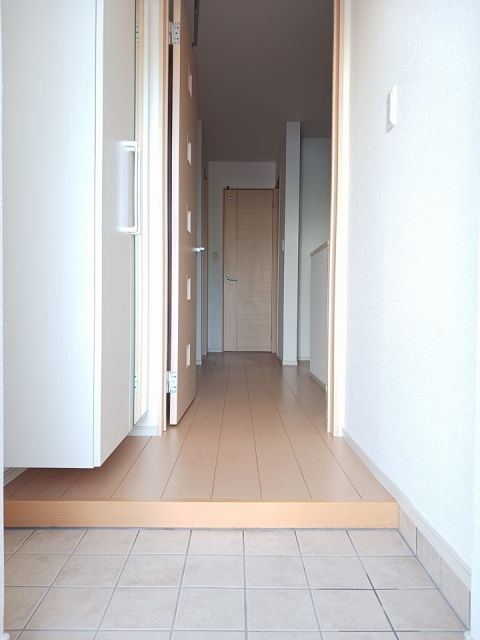 メゾンカルムIIIの玄関写真
