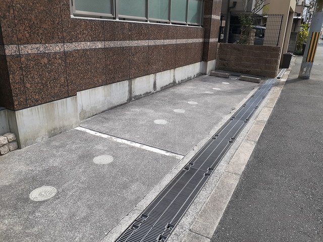 駐車場　駐車場に車を止められます