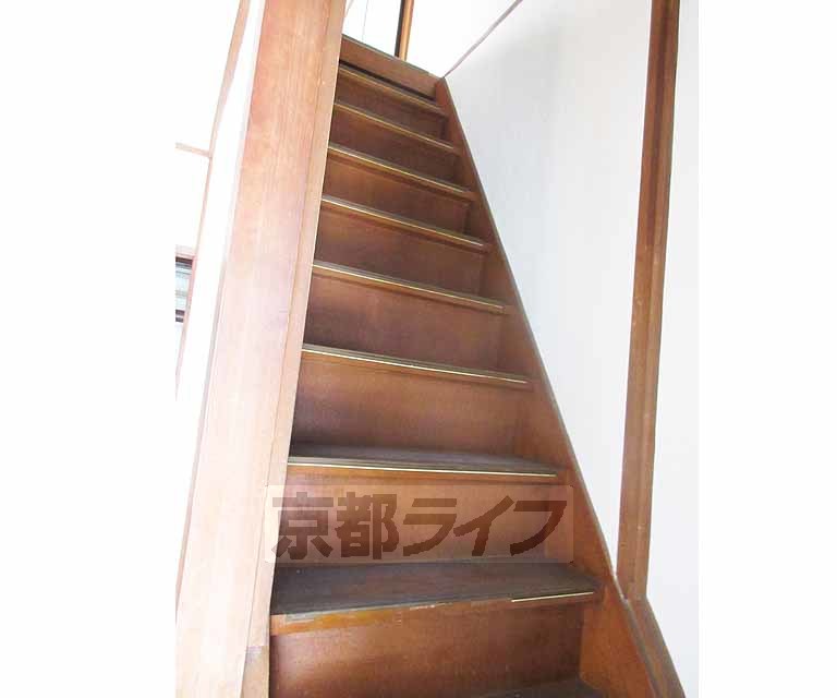 その他部屋・スペース　２階へと続きます