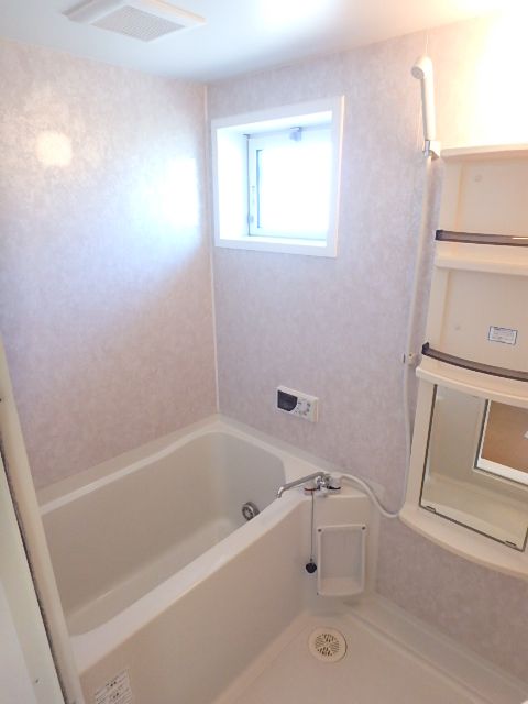 バス・シャワールーム　追い焚き給湯付き浴室