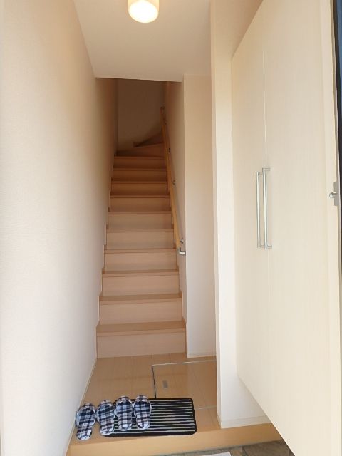 玄関　シューズボックスを設けた玄関ホール