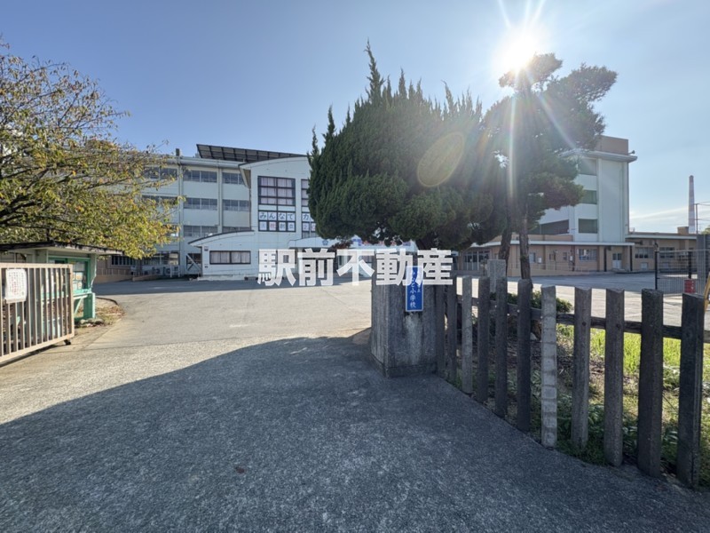 小学校　みなと小学校（小学校）まで900m