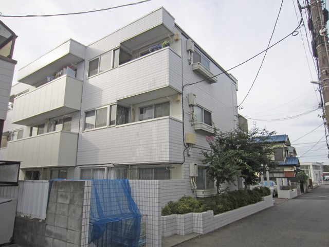 西東京市東伏見のマンションの建物外観