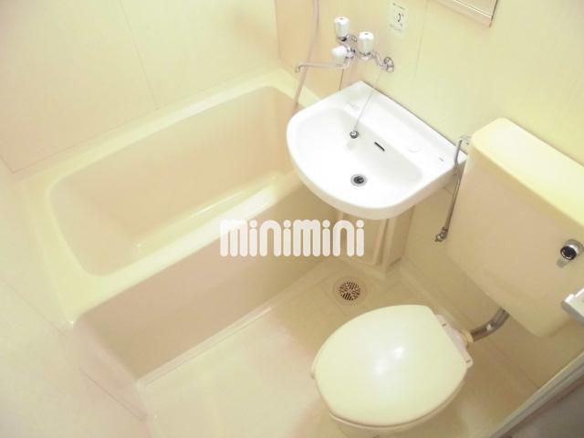 バス・シャワールーム　バスルームです