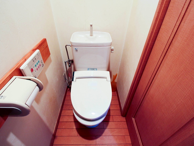 トイレ　温水洗浄便座