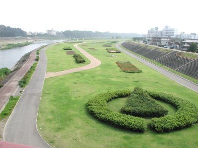 【ハイツロブレの公園】