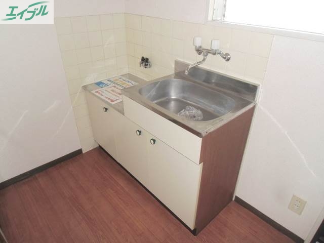 キッチン　同物件別部屋の写真です