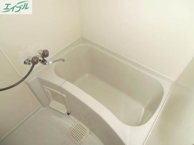 バス・シャワールーム　同物件別部屋の写真です