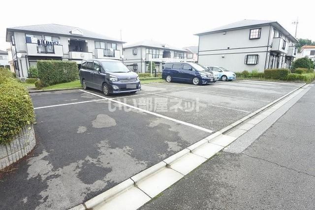 【守谷市松前台のアパートの駐車場】