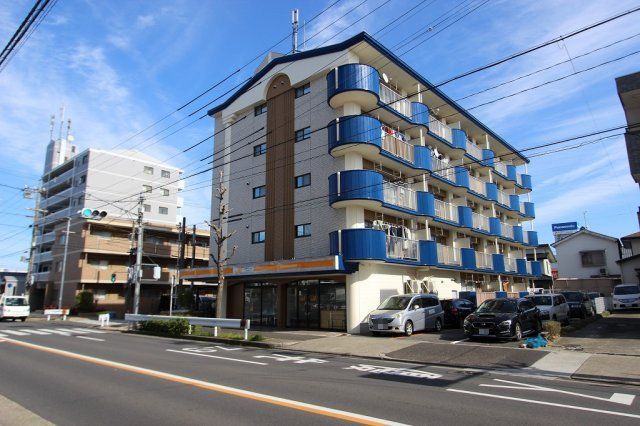 名古屋市西区坂井戸町のマンションの建物外観