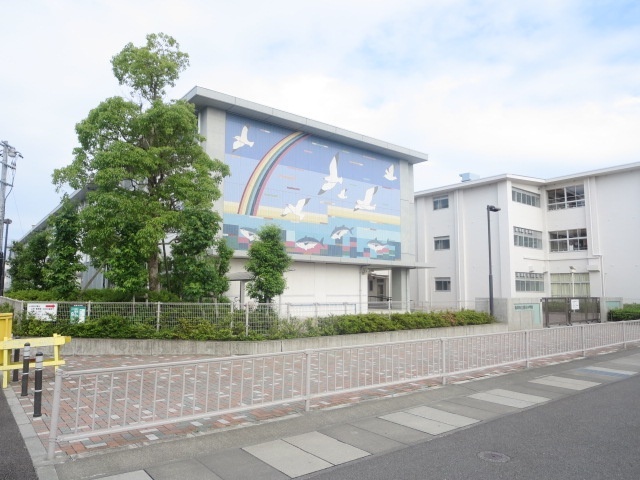 【ＥＳ　Ｇａｒｄｅｎの小学校】