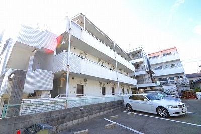 【広島市南区宇品御幸のマンションの建物外観】