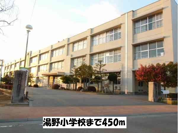 【能美市湯谷町のアパートの小学校】