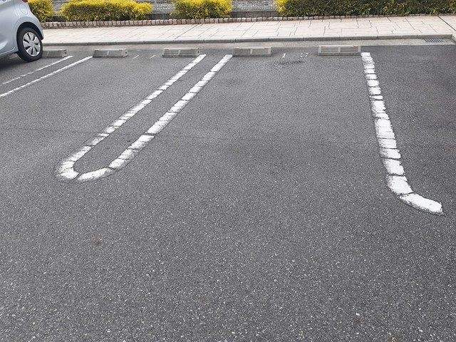 【西脇市野村町のアパートの駐車場】