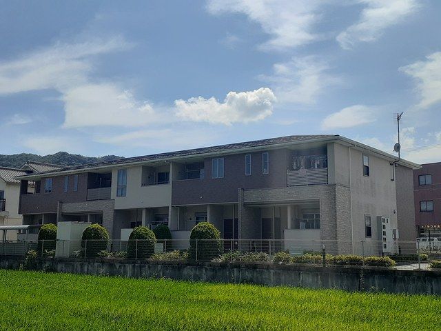 【西脇市野村町のアパートの建物外観】