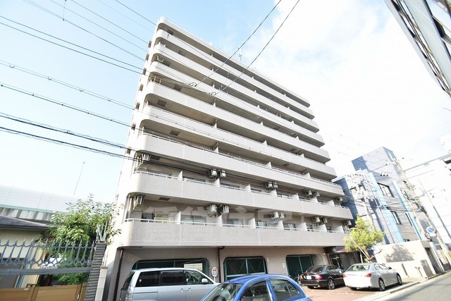 東大阪市長田西のマンションの建物外観