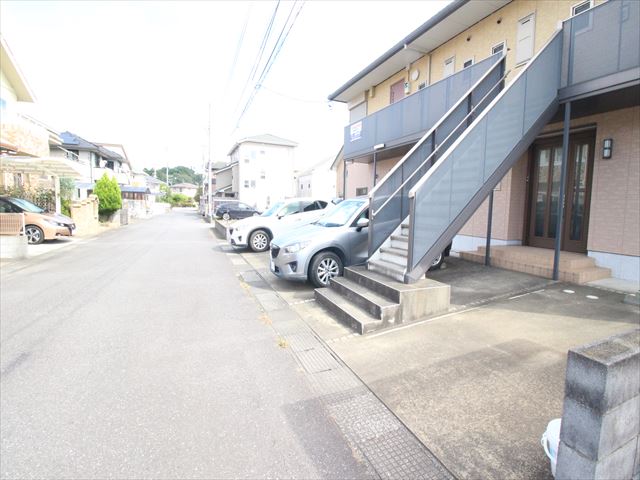 【ディアスひがし野１丁目の駐車場】