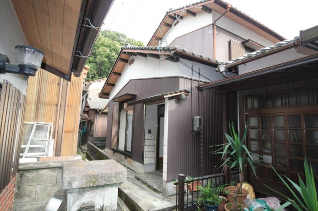 若草町戸建の建物外観