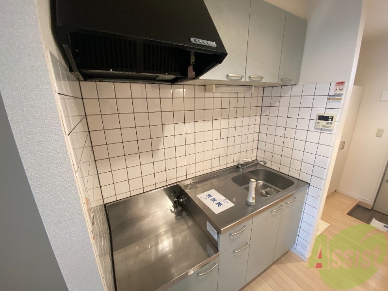 キッチン　一人暮らしには十分な大きさのキッチンですね。