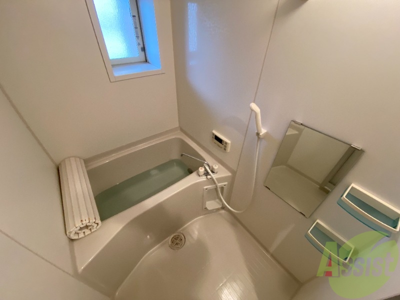 バス・シャワールーム　広々とした浴槽スペースでストレスなく利用出来そうですね。