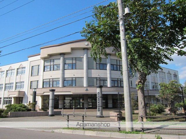 中学校　深堀中学校（中学校）まで1610m