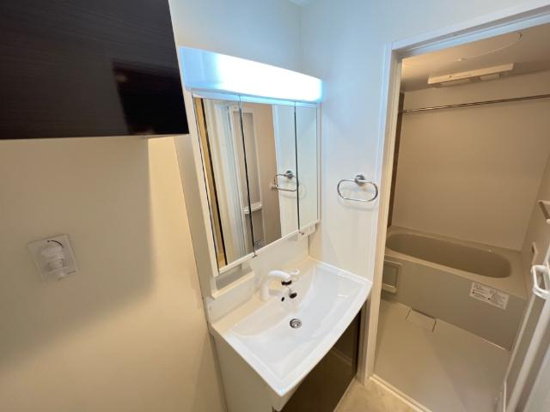 洗面設備　使いやすい独立洗面台です