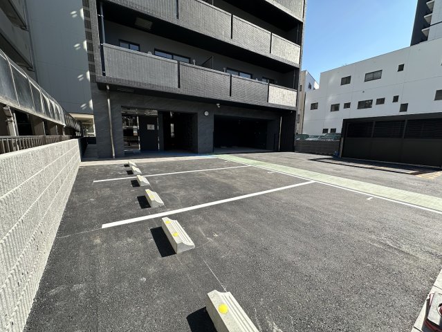駐車場　（建築中）