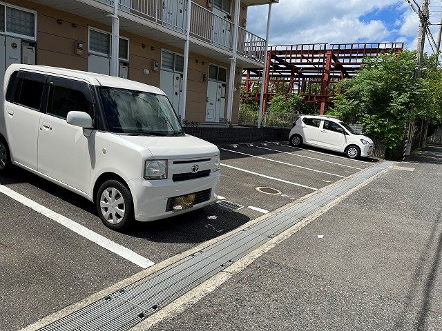 【レオパレスコスタモールの駐車場】