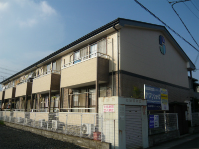 近江八幡市西本郷町東のアパートの建物外観