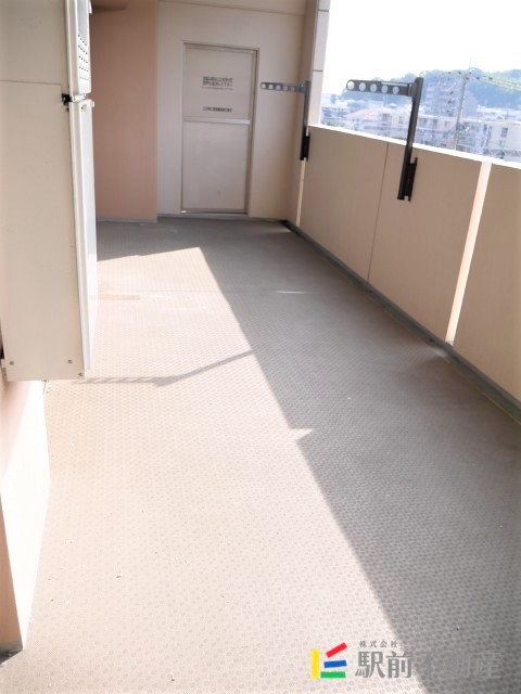 【筑紫野市筑紫駅前通のマンションのバルコニー】