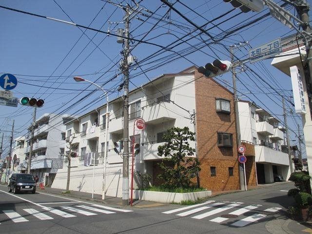 藤沢市本町のマンションの建物外観