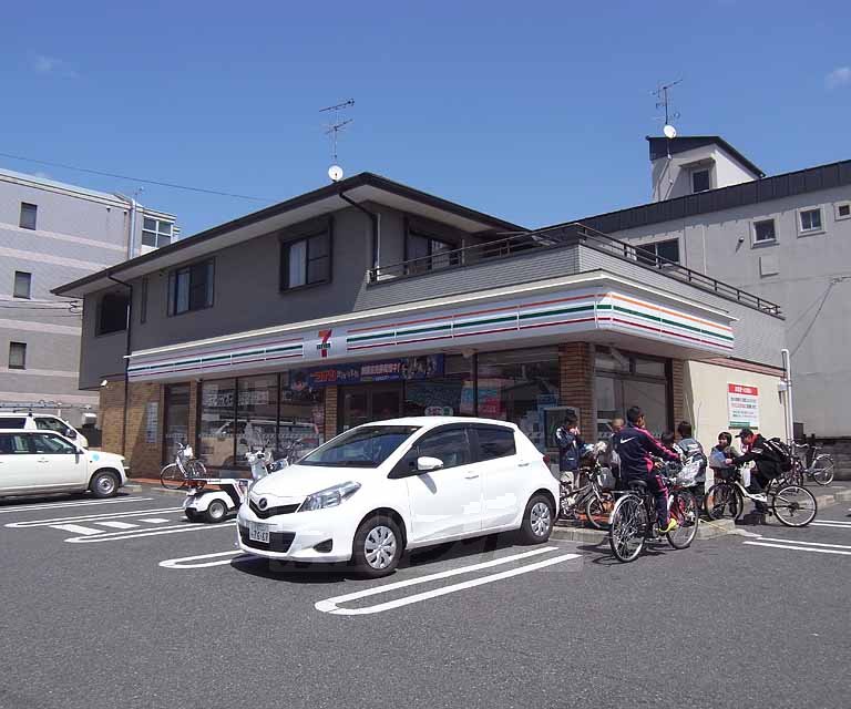 【京都市山科区椥辻東潰のマンションのコンビニ】