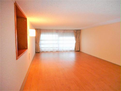 収納　ロフトにはカーテンや電気、コンセントもあります