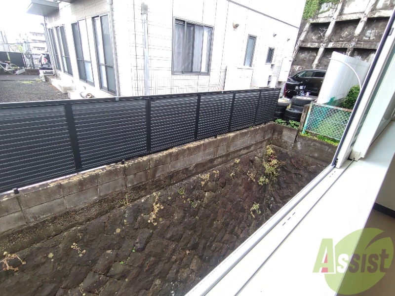 バルコニー　窓からは大きな空が良く見える気持ちのいい景色が見えます。