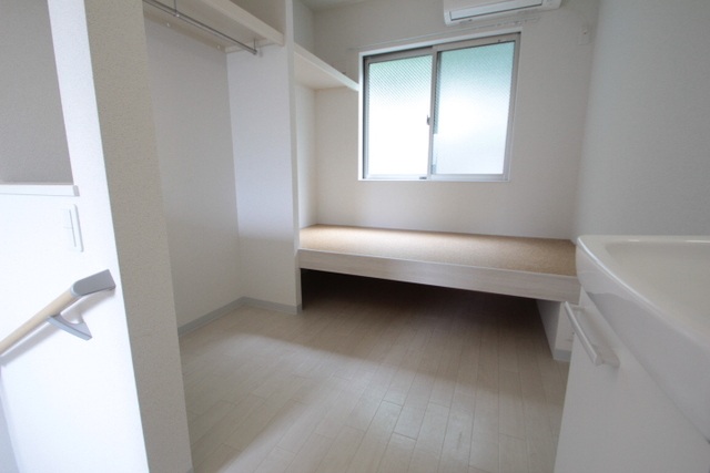 居室・リビング　別号室の写真です